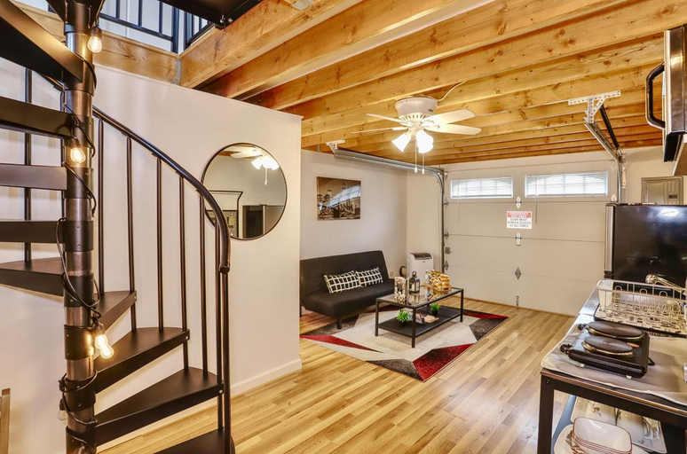 Kitchen 5, NYC Style Loft Studio Direct Bus to Times Square, North Bergen