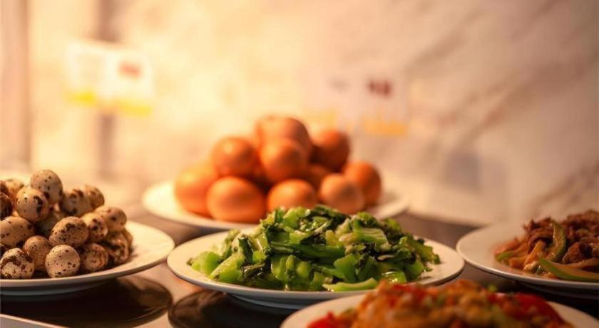 Food & Drinks 5, City Comfort Inn Hechi Du'an Wenti Square, Hechi