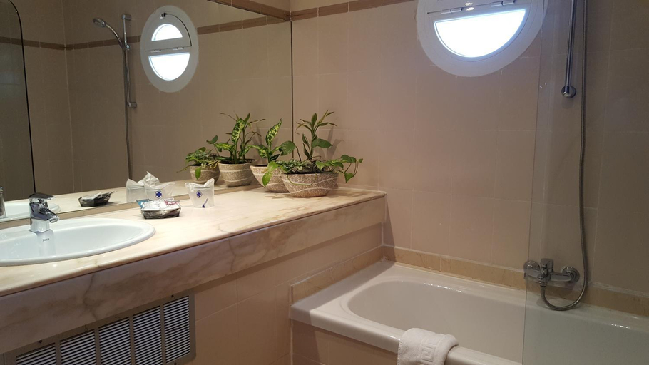 Bathroom 4, Hotel La Residencia, Girona