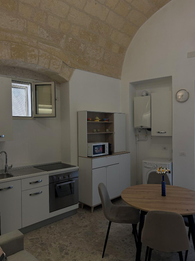 Others 5, Maison De Mamma, Bari