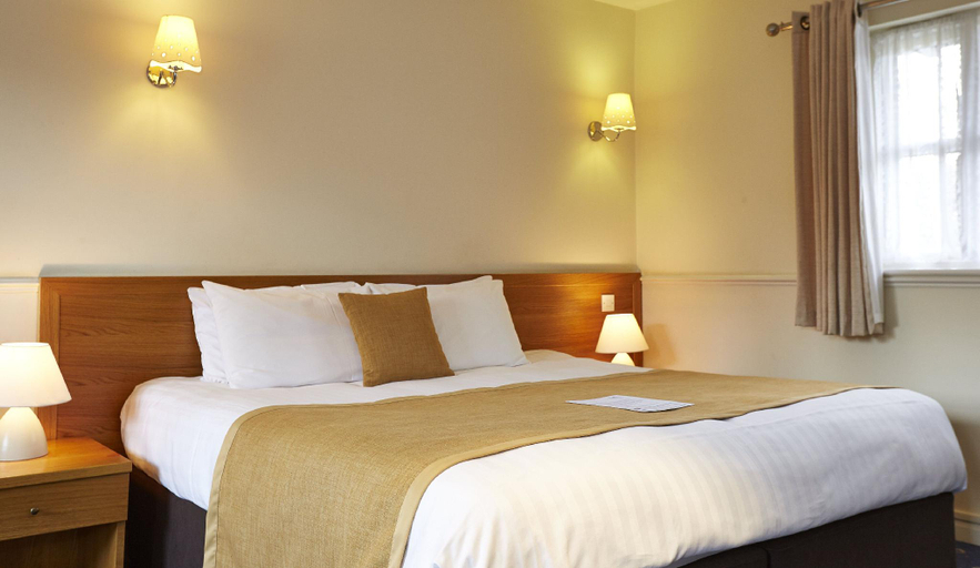 Bedroom 2, White Hart by Chef & Brewer Collection, Buckinghamshire