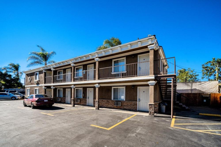Exterior & Views 1, Regency Inn & Suites Downey, Los Angeles