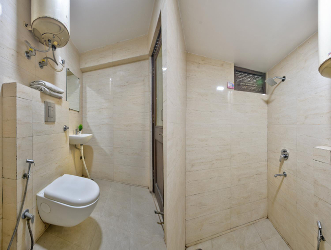 Bathroom 4, hotel Maharani , Delhi