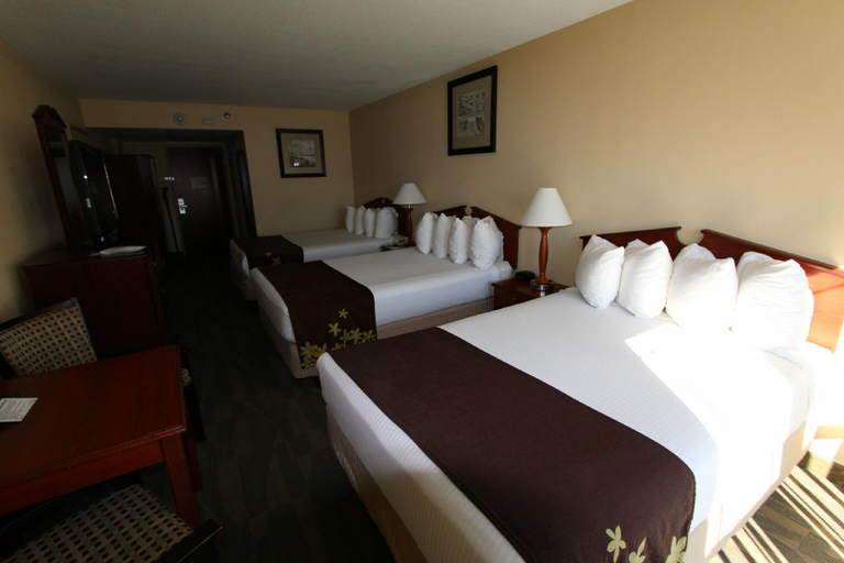 Bedroom 2, Gold Leaf Hotel of Dewey, Sussex