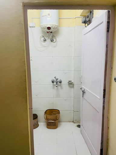 Bathroom 4, Abuzz Oxfordcaps Shimla, Shimla