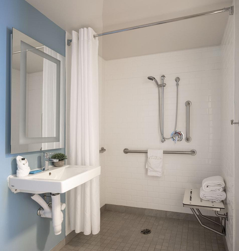 Bathroom 3, Hotel Saint Clair- Magnificent Mile, Cook
