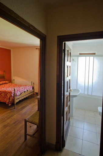 Bedroom 2, Hostal Ayestaran I, Navarra