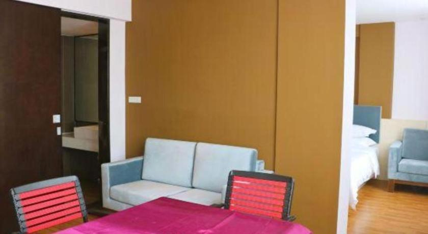 Bedroom 2, JTOUR Inn Guilin Two Rivers and Four Lakes Walmart, Guilin