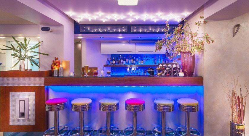 Food & Drinks 5, Tropical Hotel, Attica