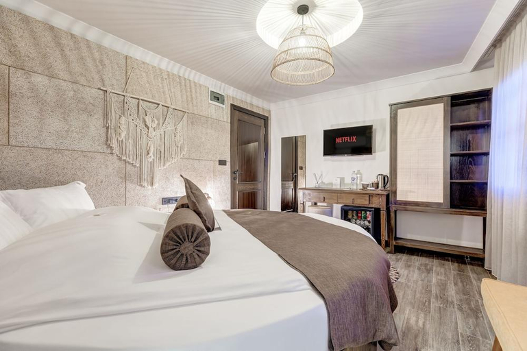 Bedroom 2, Parna Hotel, Ayvalık