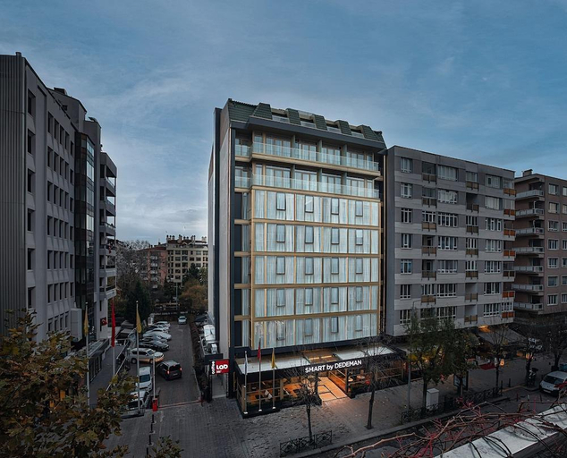 Exterior & Views