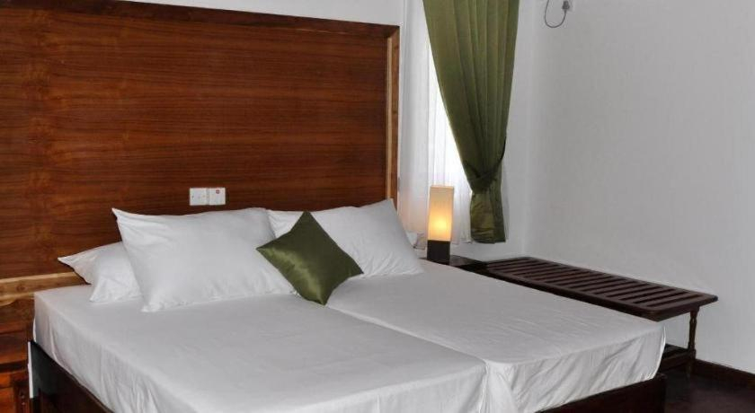 Bedroom 3, Naaval Hotel, Manmunai North