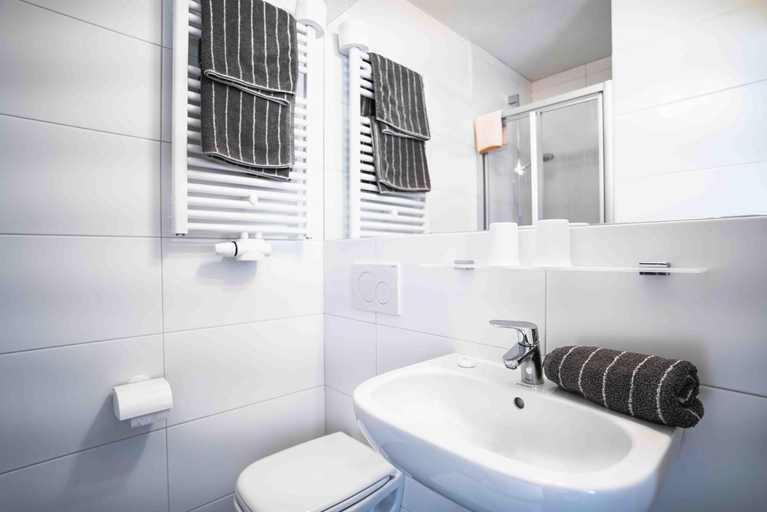 Bathroom 3, HAUS Lampacher, Bolzano