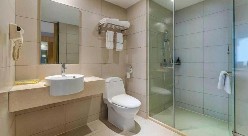 Bathroom 3, City Comfort Inn Huizhou Shuikou Huxi Avenue, Huizhou