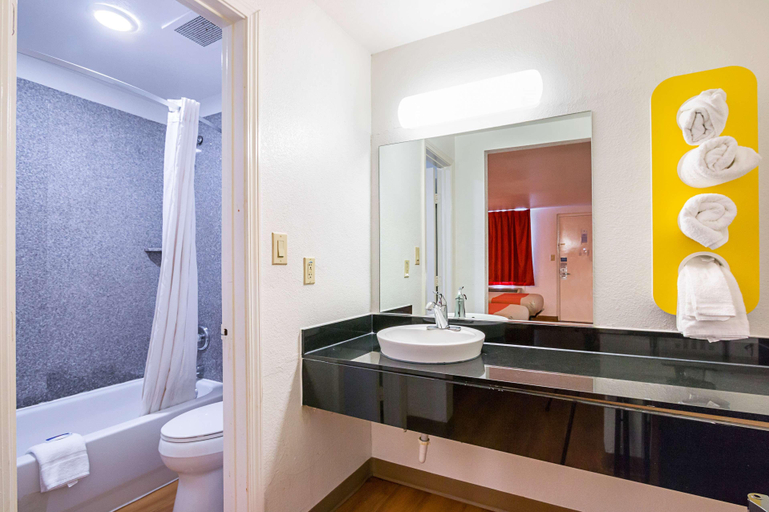 Bathroom 4, Motel 6 Round Rock, TX, Williamson