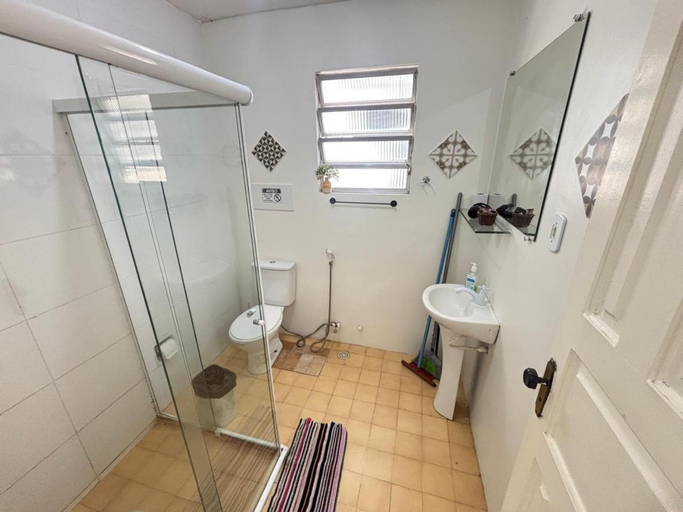 Bathroom 2, SUITES VISTA MAR AZUL, Saquarema