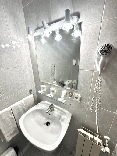 Bathroom 3, H Vista Alegre, Valladolid