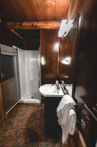 Bathroom 3, Gateway Inn & Cabins, Pierce