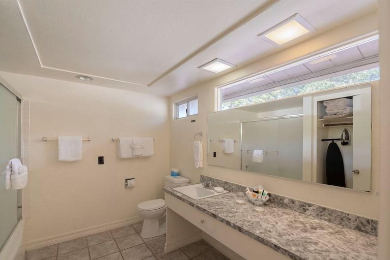 Bathroom 5, Contenta Inn, Monterey