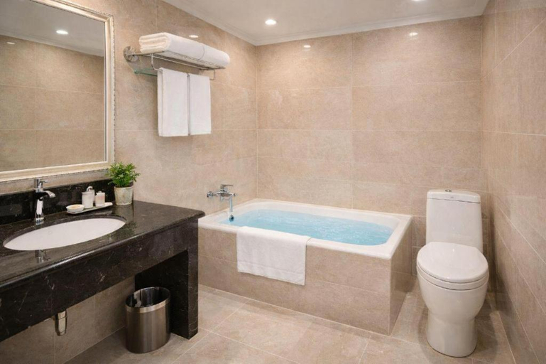 Bathroom 5, Shilin Yinruilin International Hotel, Kunming