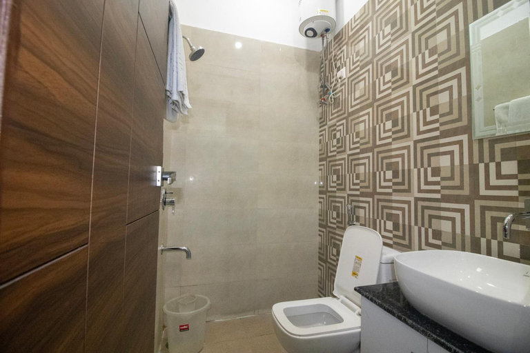 Bathroom 4, Goroomgo Parth Inn Rishikesh, Garhwal