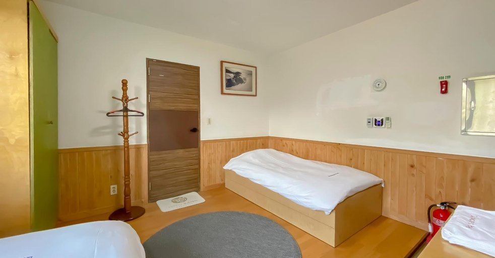 Bedroom 3, Backpacker's Home, Seogwipo