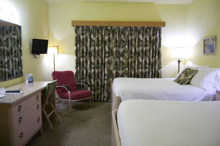 Bedroom 2, Holiday Music Motel, Door