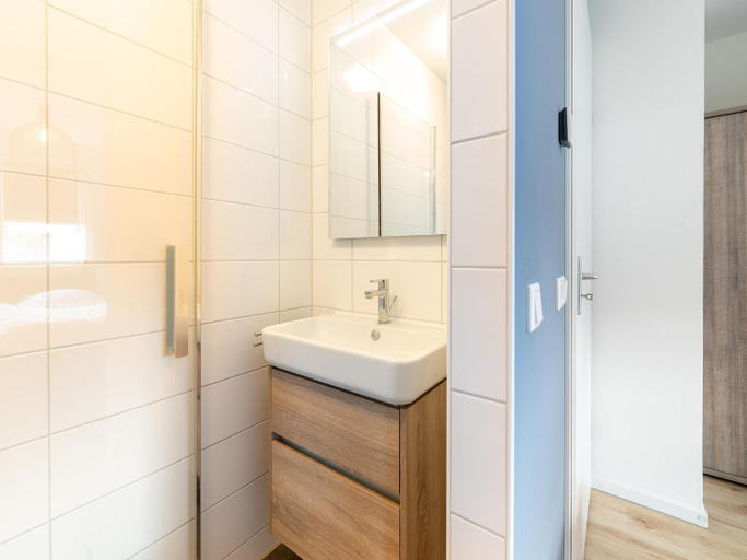 Bathroom 3, Holiday Home in Scherpenisse near Nature Reserve, Tholen