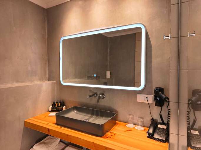 Bathroom 5, Europa Olympia, West Greece