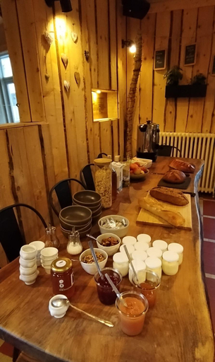 Food & Drinks 5, Auberge Buissonniere, Isère