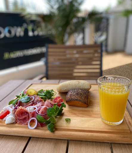 Food & Drinks
