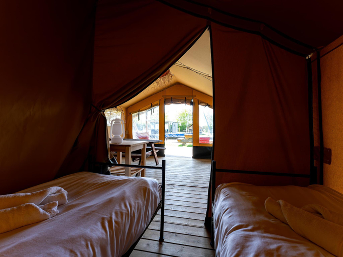 3, Safari Tent in Heeg by the Marina, Wymbritseradiel