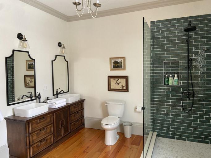 Bathroom 5, Magnolia Inn, Lunenburg