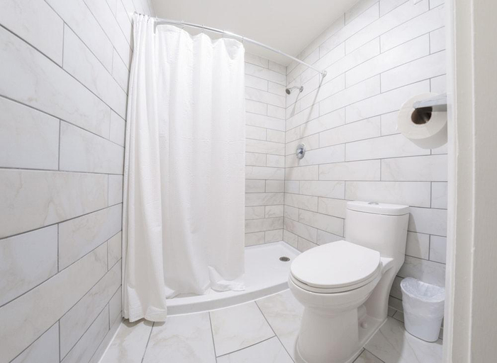 Bathroom 4, Monarch Motel, Latah