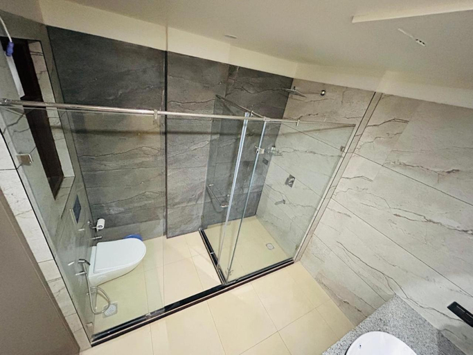 Bathroom 5, JMD Hotel, Gurgaon