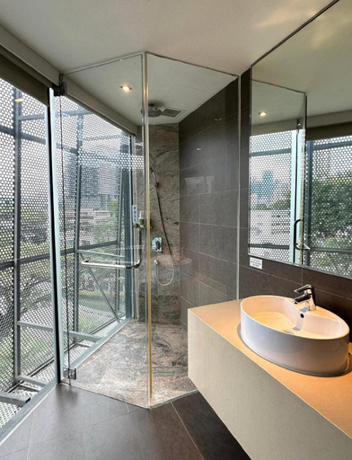Bathroom 5, D'Hotel, Singapore