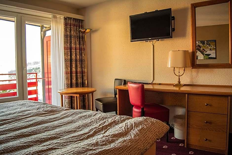 Bedroom 2, Alpine Classic Hotel, Aigle