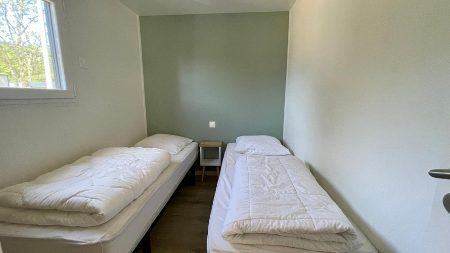 Bedroom 2, Ecolodge 2Ch - Air conditioning - Wifi - Swimming poolJacuzzi open all year, Charente-Maritime
