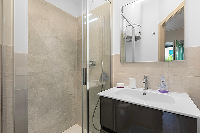 Bathroom 3, Merlo Town Center Apartments, Savona
