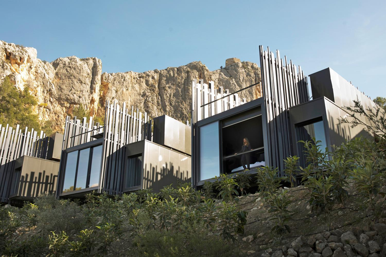 Exterior & Views