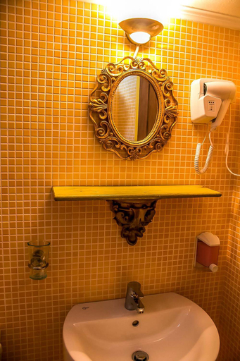 Bathroom 3, Al 583 di Lindos, South Aegean