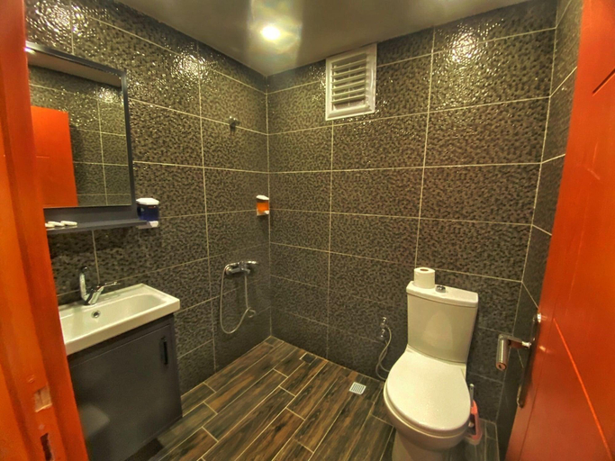 Bathroom 5, Ulubat Hotel, Fatih
