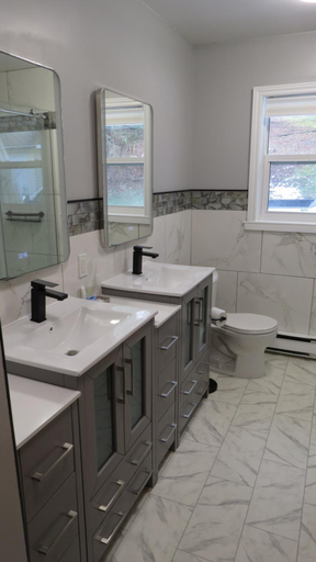 Bathroom 2, Dockside Suites, Digby