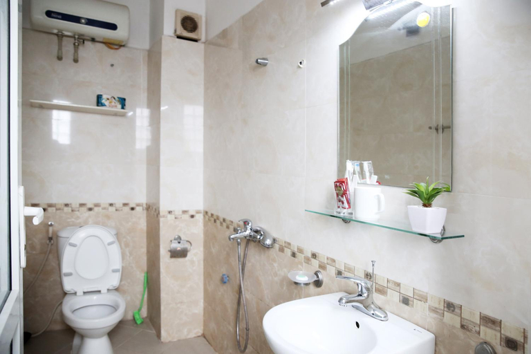 Bathroom 5, V-Studio Apartment 2, Cầu Giấy