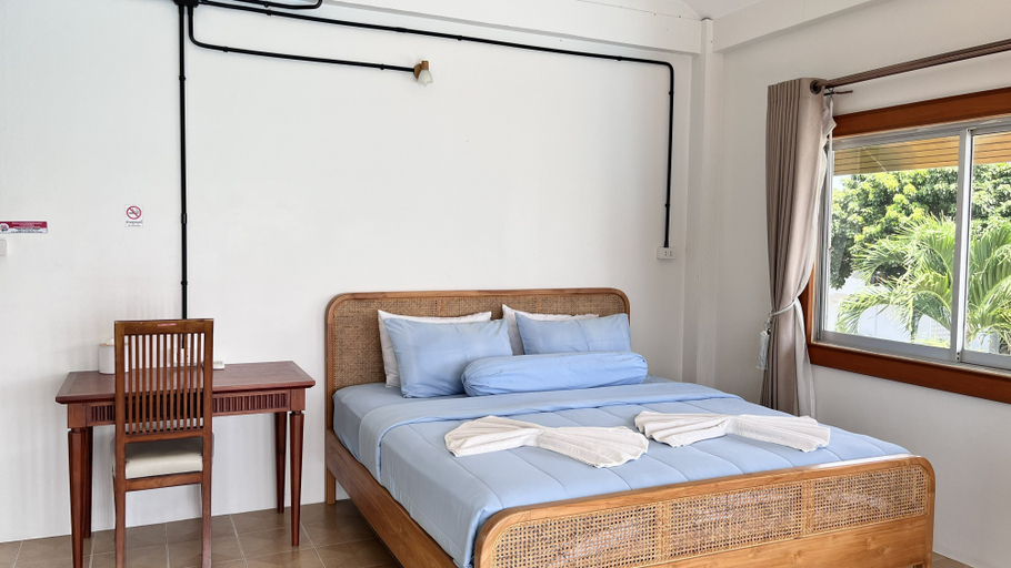 Bang Saphan Resort - Tap to explore photos