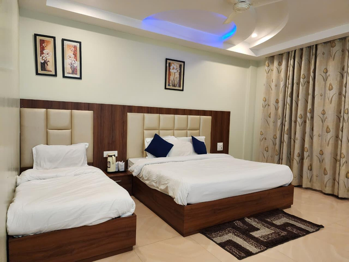 Bedroom 1, Kanta International, Reasi