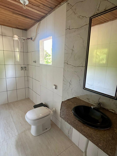 Bathroom 3, Sitio Vale das Montanhas, São Thomé das Letras