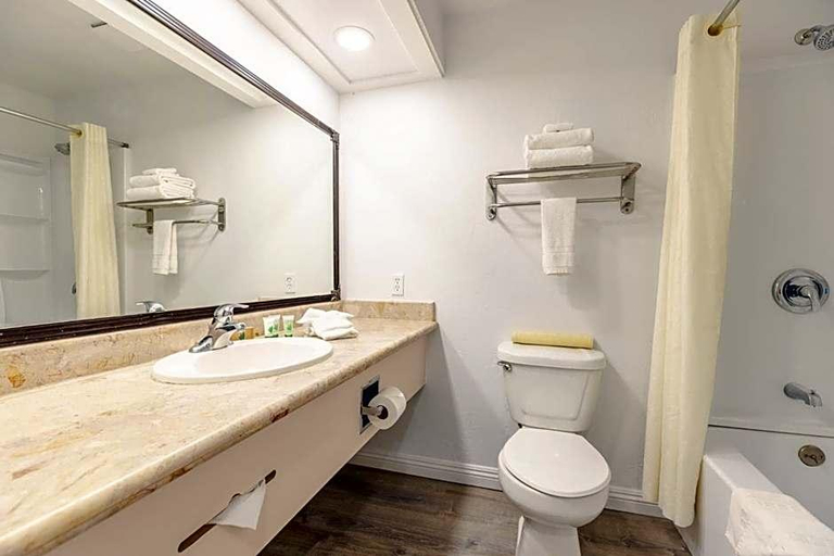 Bathroom 5, Brawley Inn, Imperial