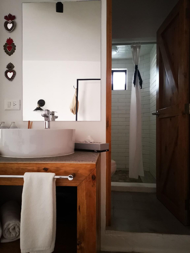 Bathroom 2, Santa Josefita, San Jerónimo Tecuanipan