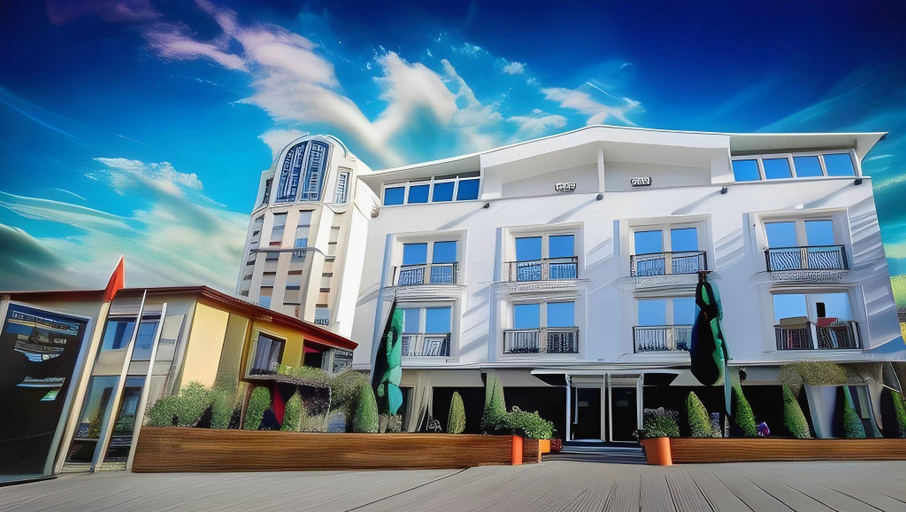 Exterior & Views
